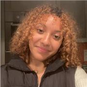 Si vous avez besoin de quelqu’un qui vous apprennent des choses, tout en étant très souriante et bienveillante me voilà :)